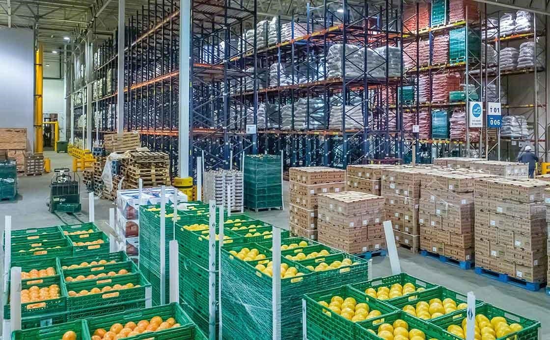 Depósito de fruta fresca, para cuya correcta conservación es preciso evitar romper la cadena de frío.
