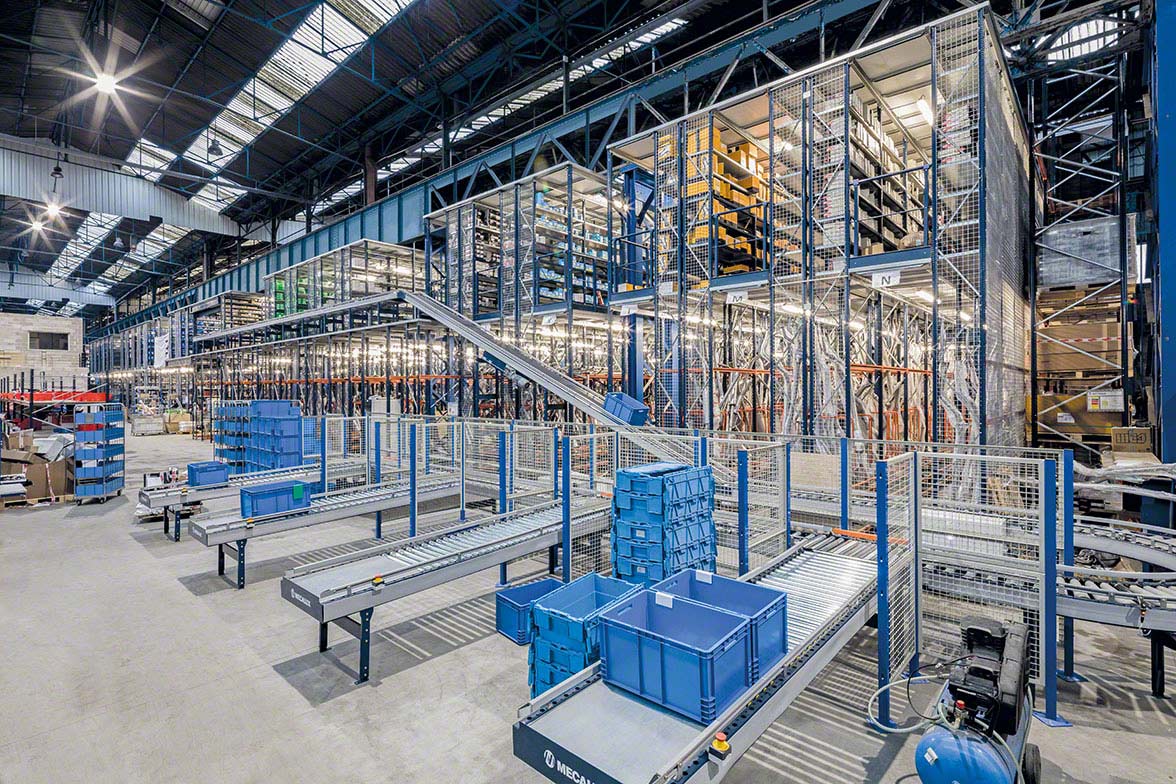 Depósito automático equipado con transportadores Depósito automático equipado con transportadores