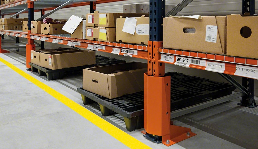 Los palets europeos y americanos se pueden fabricar de madera, de plástico o de metal