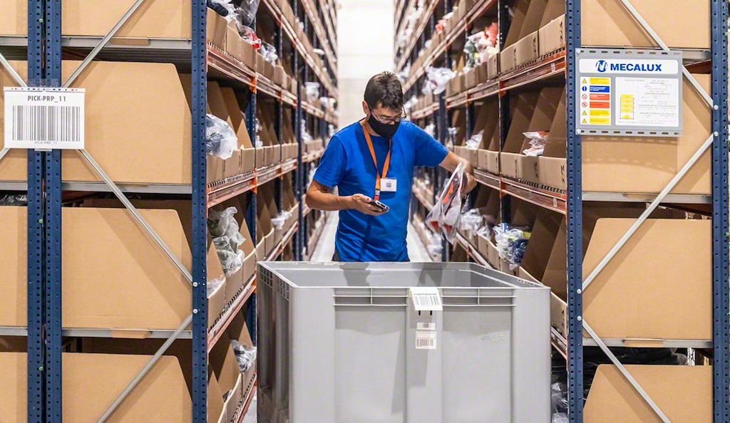 El picking es una de las operativas donde más importancia tiene la ergonomía en depósitos