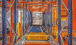 Los racks automatizados facilitan un control del stock muy preciso