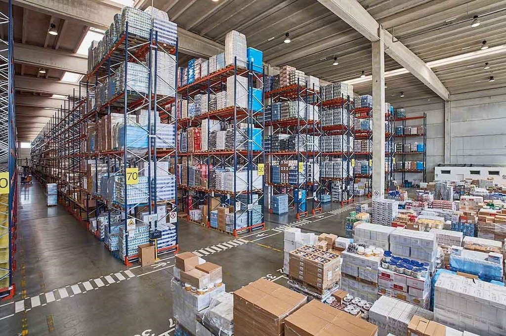 La enorme variedad de productos añade complejidad a la gestión de stock en el depósito La enorme variedad de productos añade complejidad a la gestión de stock en el depósito