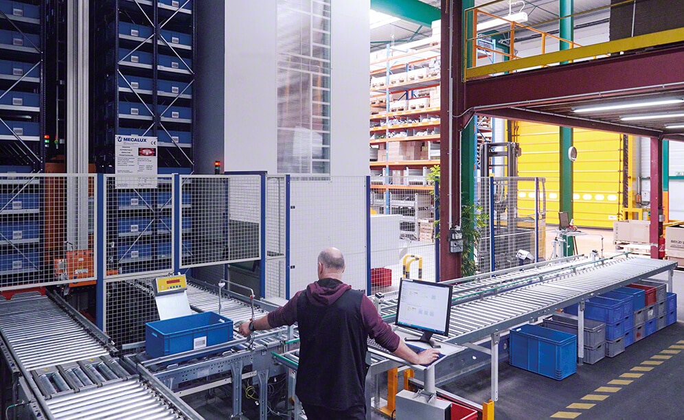 Depósito automático de cajas para recambios de máquinas agrícola de Symta-Pièces Depósito automático de cajas para recambios de máquinas agrícola de Symta-Pièces
