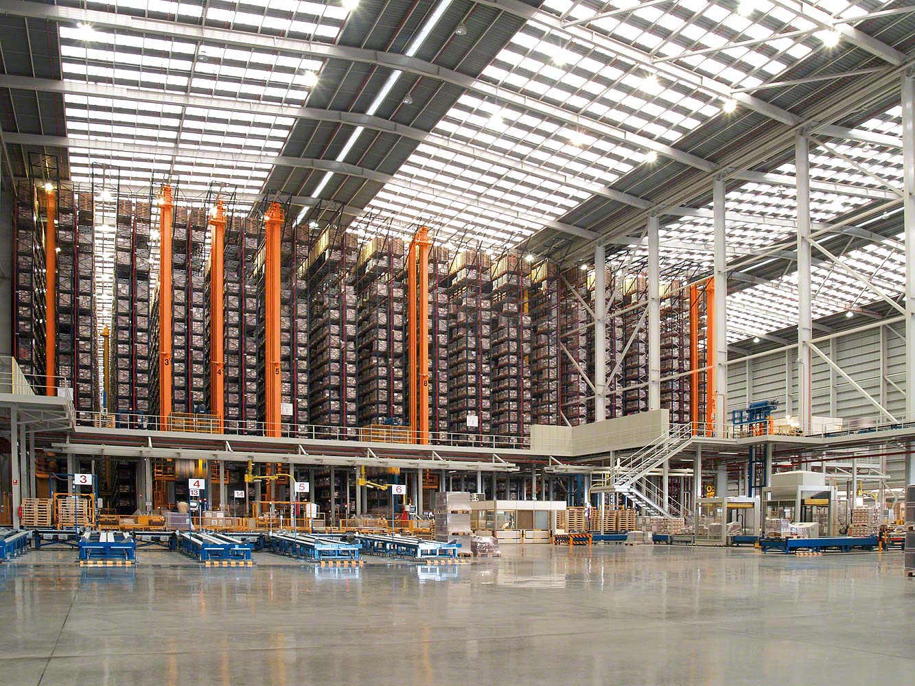 Depósito automático para pallets de Porcelanosa