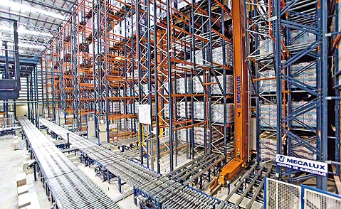 Transelevadores para pallets monocolumna automatizan el silo autoportante de Ubesol Transelevadores para pallets monocolumna automatizan el silo autoportante de Ubesol