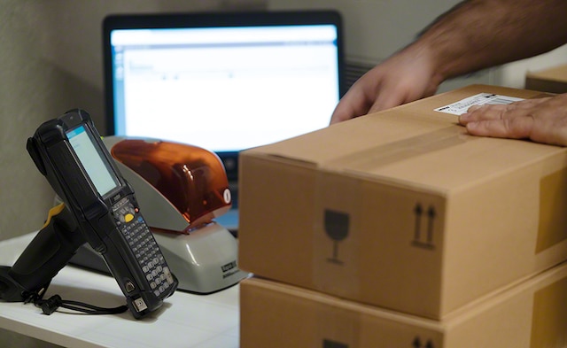 Easy WMS dirige a los operarios en la preparación de pedidos de Danone