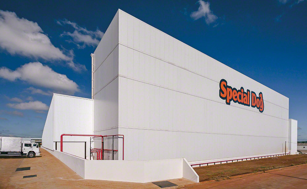 Un depósito automático autoportante para abastecer los 25.000 puntos de venta en Brasil de Special Dog, fabricante de alimentación para mascotas Un depósito automático autoportante para abastecer los 25.000 puntos de venta en Brasil de Special Dog, fabricante de alimentación para mascotas