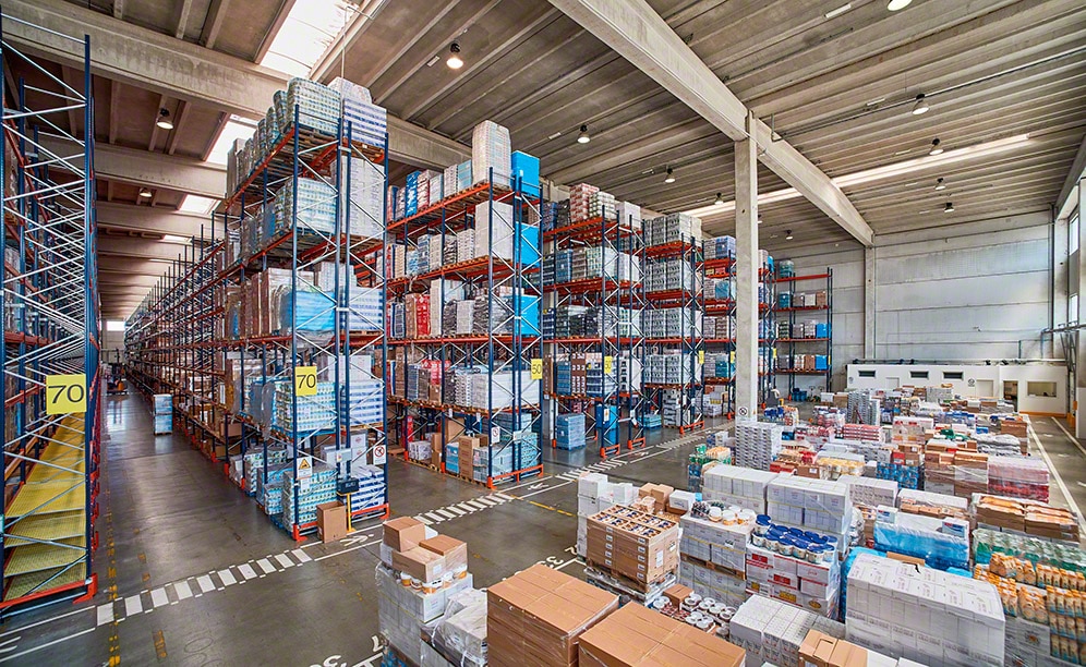 Eficiente sistema de preparación de pedidos en el nuevo depósito del operador logístico Ekom Eficiente sistema de preparación de pedidos en el nuevo depósito del operador logístico Ekom