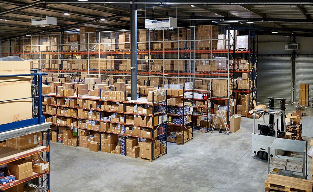 El depósito de BF Autoparts donde deposita piezas de recambio de coches El depósito de BF Autoparts donde deposita piezas de recambio de coches