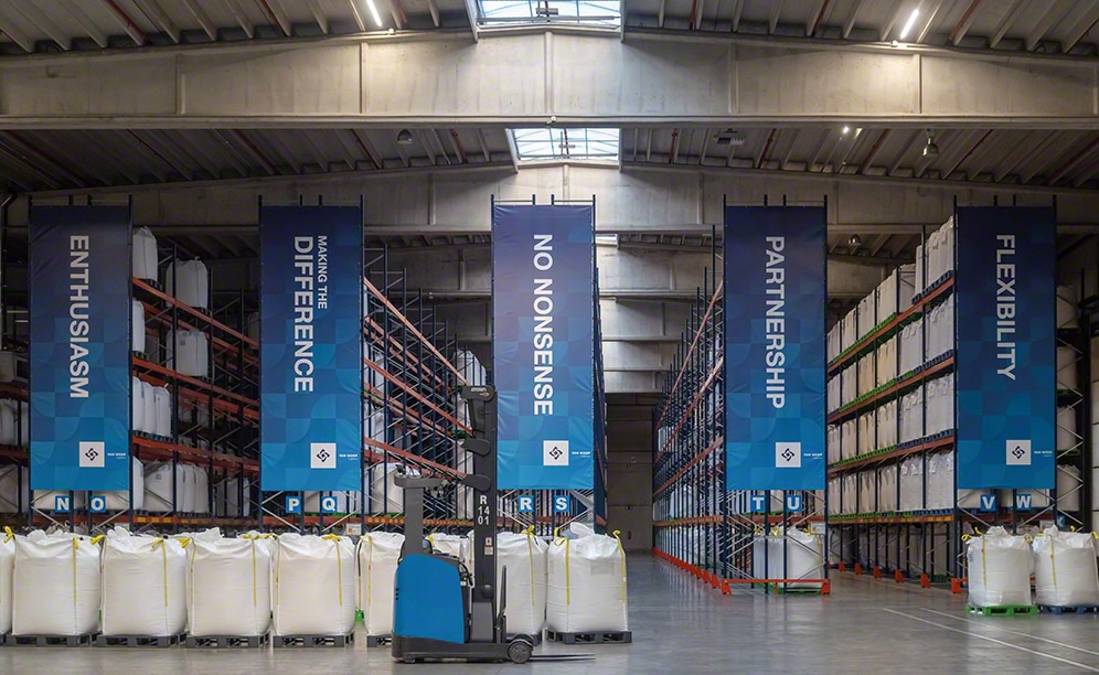Racks selectivos destinadas a almacenar productos químicos Racks selectivos destinadas a almacenar productos químicos