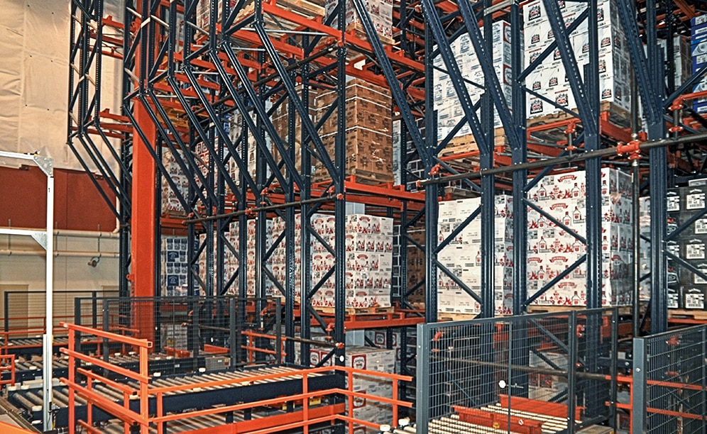 El depósito automático para pallets suministrado por Mecalux permitió a ISLD aumentar su capacidad de almacenamiento, al optimizar la altura en vez de ampliar la superficie de la instalación
