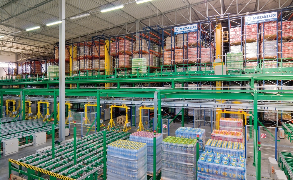 Un depósito automático de alto rendimiento para uno de los principales fabricantes de bebidas de Polonia Un depósito automático de alto rendimiento para uno de los principales fabricantes de bebidas de Polonia