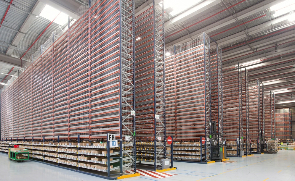 El nuevo depósito de 22.000 m² de Schneider Electric está equipado con distintos sistemas de almacenamiento que se adaptan a su amplia variedad de productos
