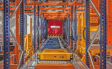 Cómo combinar sistemas de almacenamiento automáticos y manuales para obtener el máximo rendimiento de un depósito a temperatura refrigerada Cómo combinar sistemas de almacenamiento automáticos y manuales para obtener el máximo rendimiento de un depósito a temperatura refrigerada
