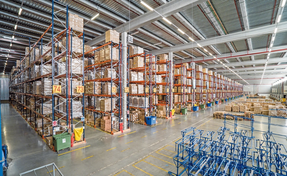 Mecalux equipa el nuevo centro logístico en Madrid de uno de los líderes mundiales en servicios postales y logísticos Mecalux equipa el nuevo centro logístico en Madrid de uno de los líderes mundiales en servicios postales y logísticos