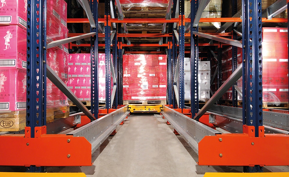 Mecalux reorganiza el almacén de Domaines Paul Mas, la automatización llega de la mano de estanterías servidas por carros Pallet Shuttle