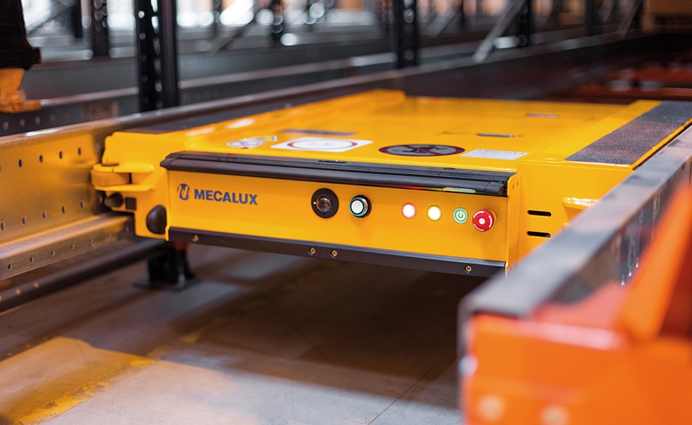 Gémo, reconocido distribuidor de moda francés, combina el sistema compacto semiautomático Pallet Shuttle con estanterías convencionales y de picking para obtener el máximo rendimiento Gémo, reconocido distribuidor de moda francés, combina el sistema compacto semiautomático Pallet Shuttle con estanterías convencionales y de picking para obtener el máximo rendimiento