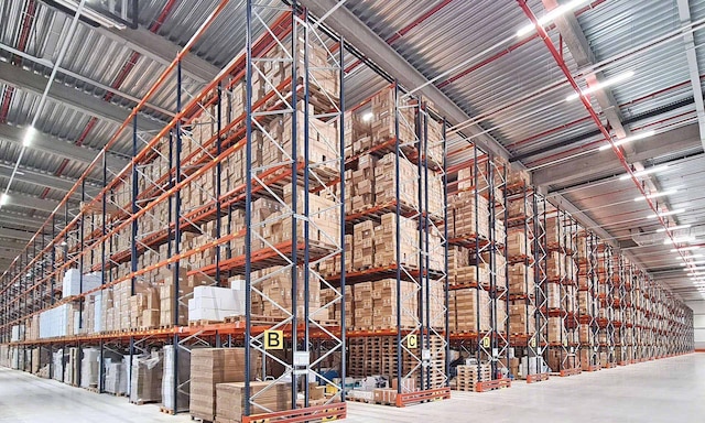 Los racks proporcionan acceso directo a 26.328 pallets