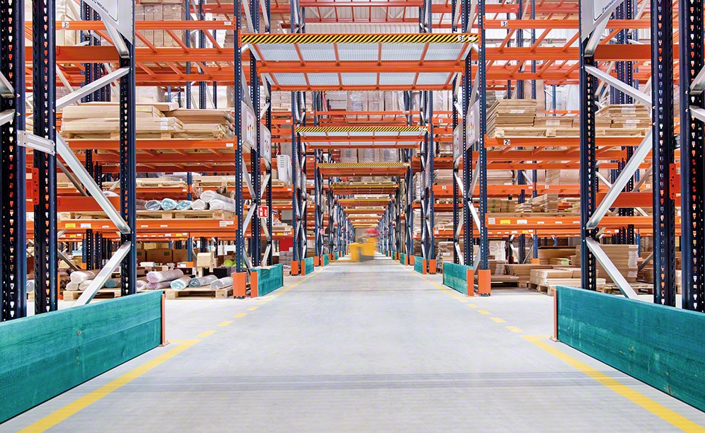 Cómo es el depósito de la tienda de muebles Agata de Polonia Cómo es el depósito de la tienda de muebles Agata de Polonia