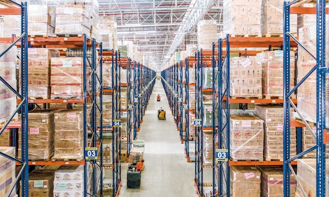 Los racks selectivos de Mecalux miden 9 m de altura