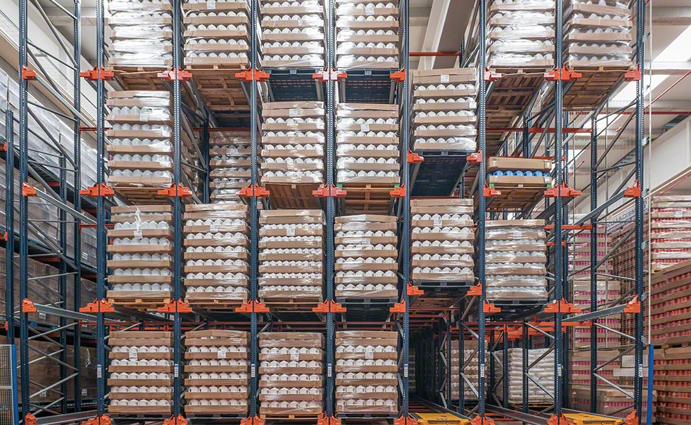 Dos sistemas de almacenaje para productos químicos de limpieza Dos sistemas de almacenaje para productos químicos de limpieza