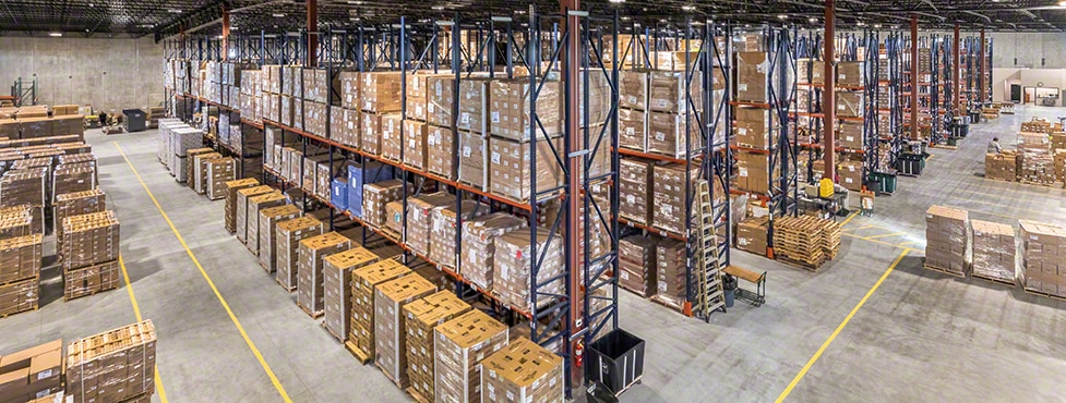 Los racks selectivos de Mecalux miden 8,2 m de altura