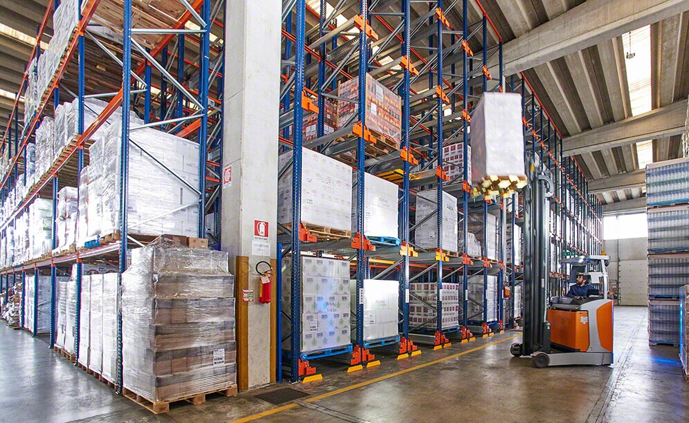 Pallet Shuttle y racks selectivos en el depósito de Genta en Italia Pallet Shuttle y racks selectivos en el depósito de Genta en Italia