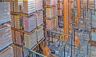 Transelevador trilateral automático Transelevador trilateral automático