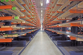 Estantería cantilever: guía de uso en depósitos