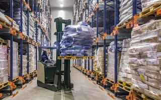 In cold chain logistics management, goods handling faces unique challenges