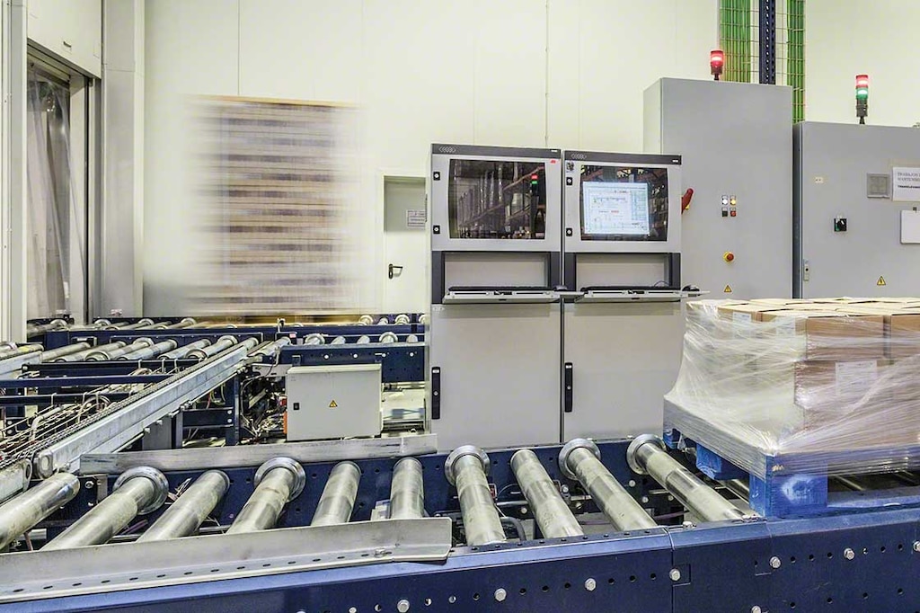 El WMS posibilita el control automático de entradas y salidas en el depósito El WMS posibilita el control automático de entradas y salidas en el depósito