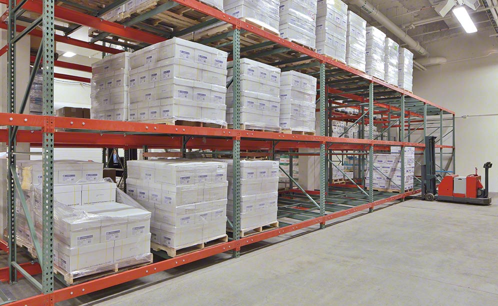 College of DuPage optimiza el almacenamiento de papel y suministros con Mecalux