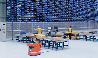 Colaboración humano-robot en la preparación de pedidos en depósitos. ¿Quién dirige?
