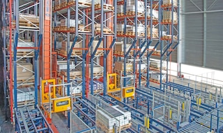 El almacenamiento de materiales permite a las compañías disponer de la mercadería necesaria para los procesos de producción