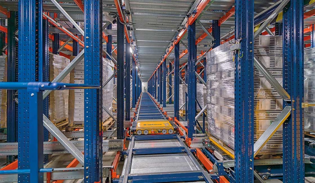 Clavo Food Factory duplica su capacidad y reduce costos con el Pallet Shuttle Automático 3D