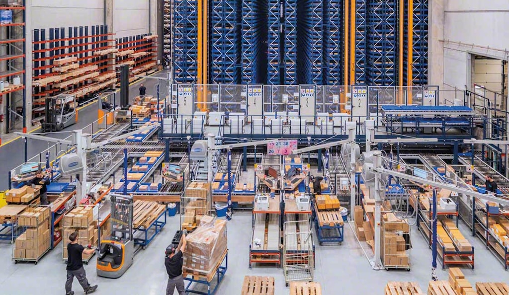 La codificación lógica de ubicaciones facilita la identificación precisa de la mercadería