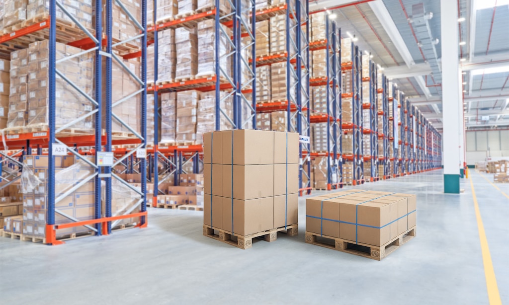 El palletizado agrupa productos sobre un pallet para facilitar su manipulación y transporte