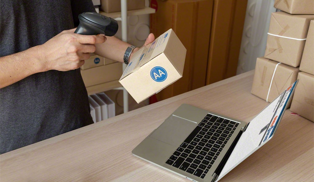 Un sistema de gestión de almacenes permite gestionar el despacho de los pedidos destinados a puntos de retiro