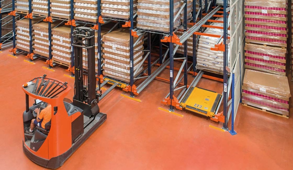 La normativa sobre carretillas elevadoras establece un marco de referencia para garantizar su uso seguro en el lugar de trabajo