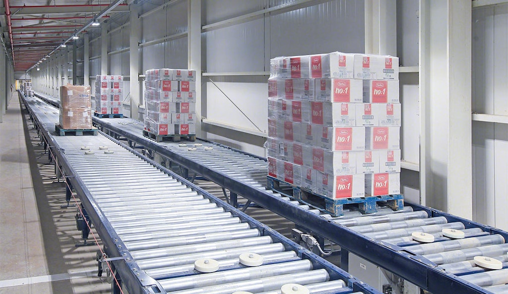 En los transportadores de acumulación motorizados la mercadería nunca se toca entre sí