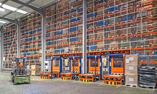 Un warehouse tracking system permite a las empresas llevar el control de su inventario