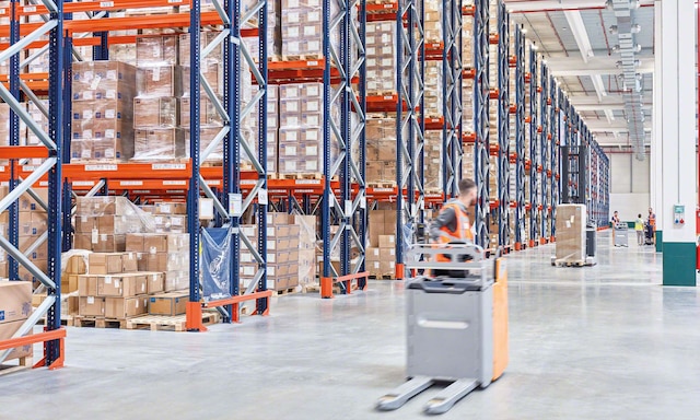 Depósito del fabricante de productos médicos Medline en Italia