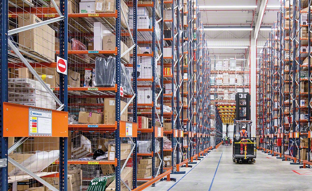 Estanterías para palets en el almacén e-commerce de ID Logistics