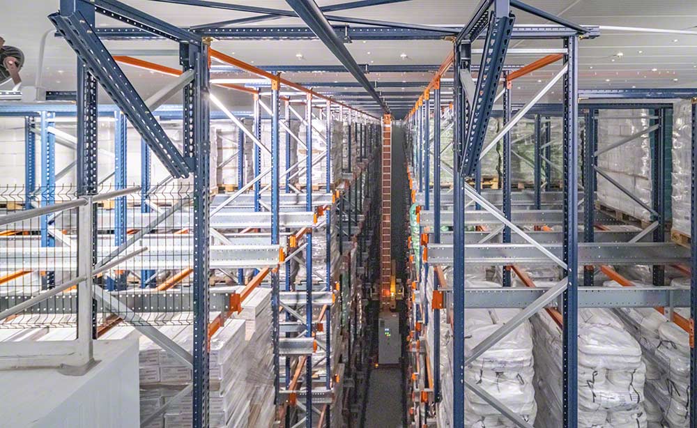 Sistema Pallet Shuttle automático en el depósito de Conservas Cerqueira