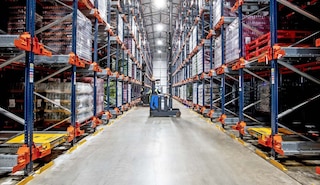 Coca-Cola HBC ha equipado su depósito de Knockmore Hill con el sistema Pallet Shuttle semiautomático