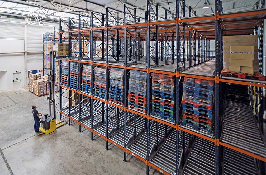 Racks para hacer picking de zapatos en el depósito de Gioseppo en España Racks para hacer picking de zapatos en el depósito de Gioseppo en España